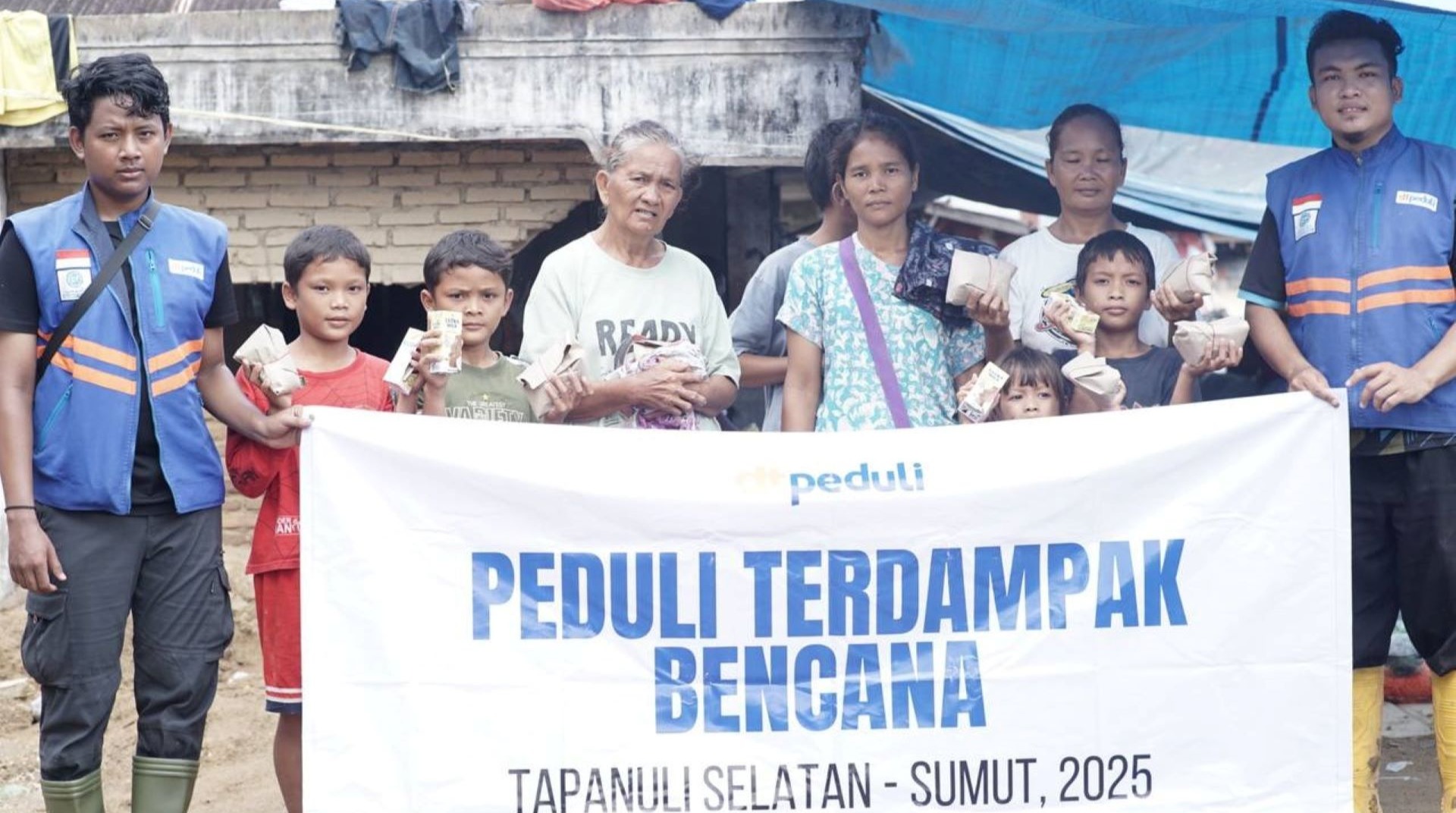 DT Peduli Riau Salurkan Bantuan Makanan dan Bantu Evakuasi Jenazah di Garoga Tapanuli Selatan 