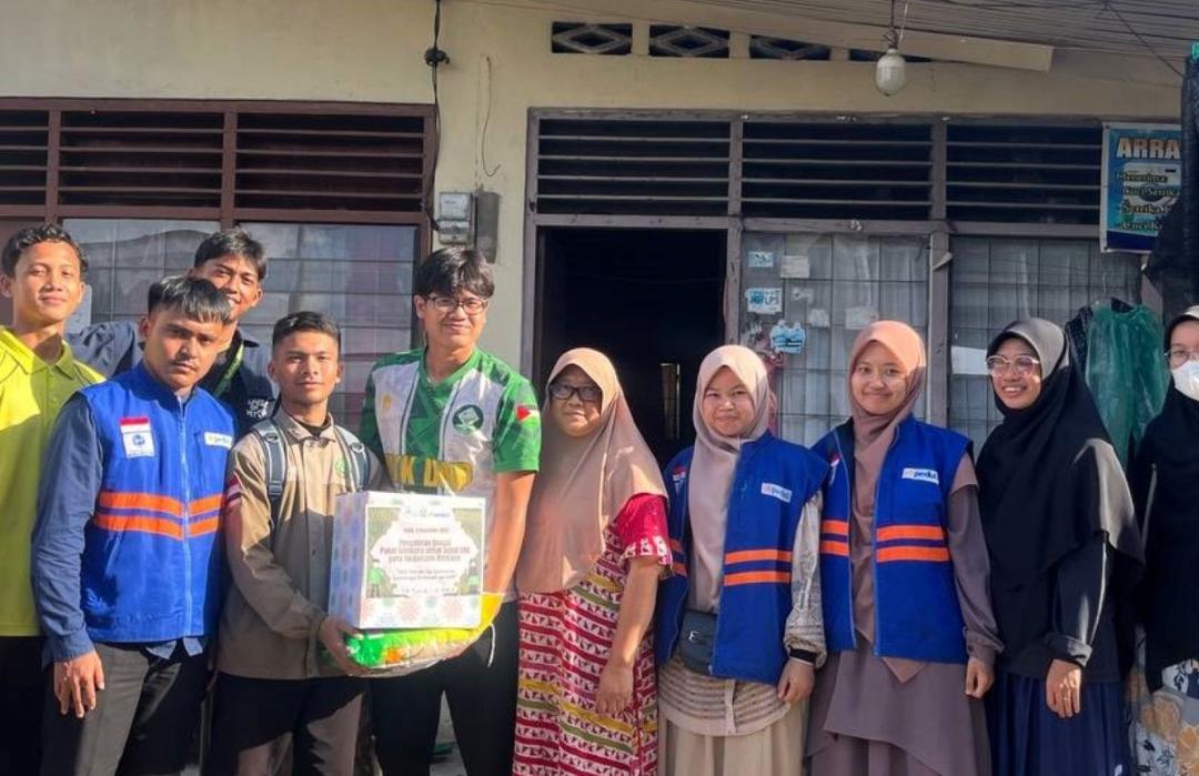 DT Peduli Bersama UKK UNP Salurkan Bantuan Kebutuhan Pokok kepada Mahasiswa Korban Banjir Bandang di Padang 