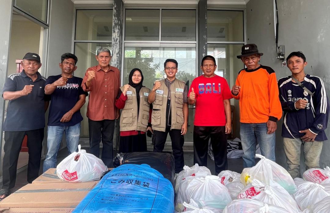 PT Nei Indonesia dan DT Peduli Salurkan Bantuan kepada 150 Penyintas di Malalo Tanah Datar 