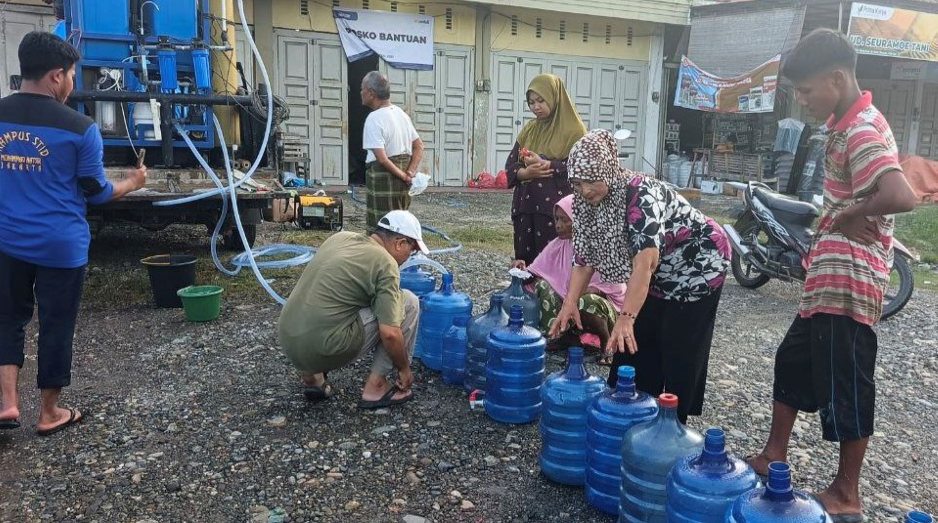 DT Peduli dan Ikatan ITB Bersama Paskas Hadirkan Air Bersih di Pos Pengungsian