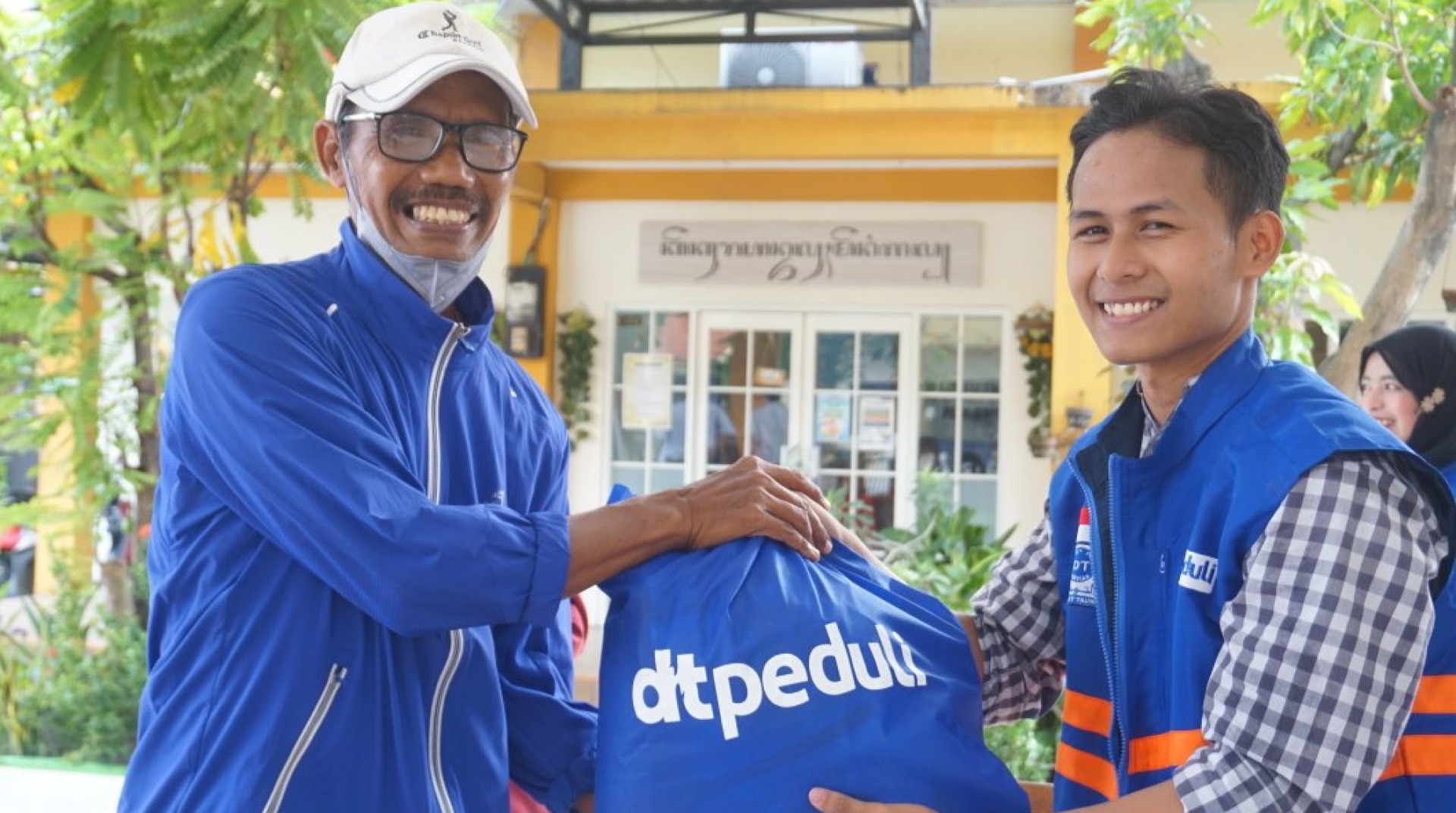 DT Peduli Salurkan 75 Paket Sembako untuk Warga Pra-Sejahtera di Dukuh Menanggal