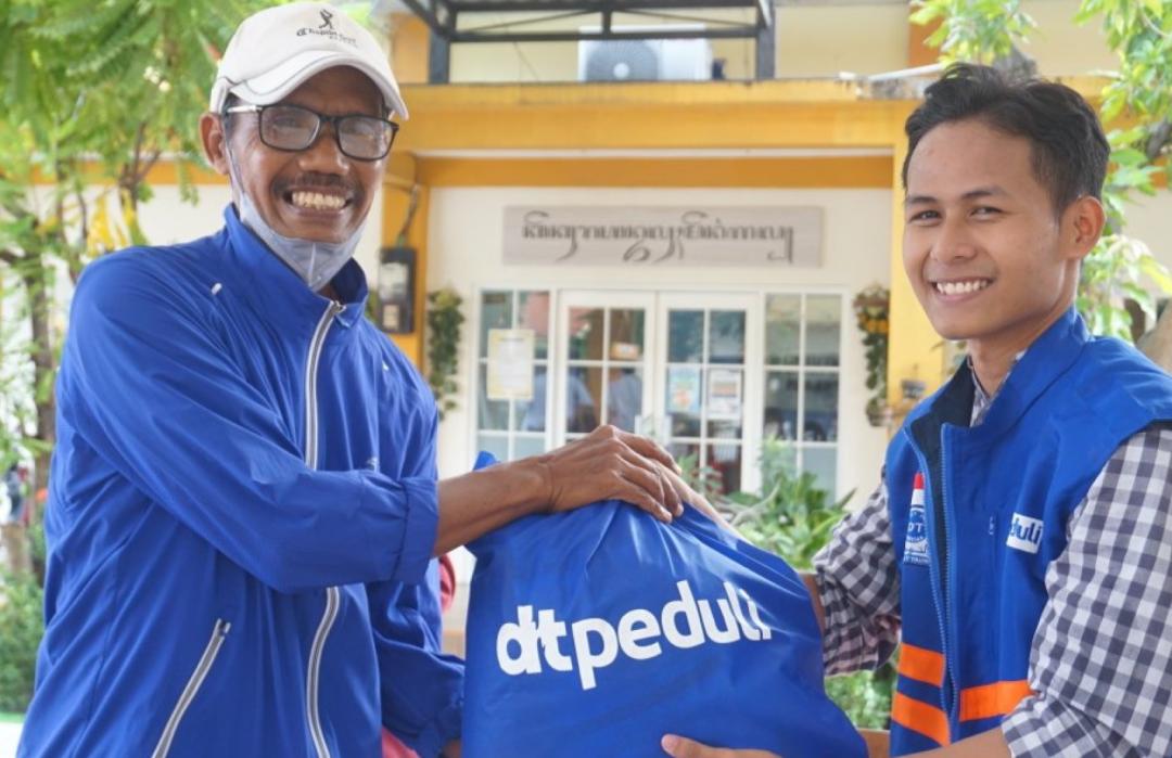 DT Peduli Salurkan 75 Paket Sembako untuk Warga Pra-Sejahtera di Dukuh Menanggal