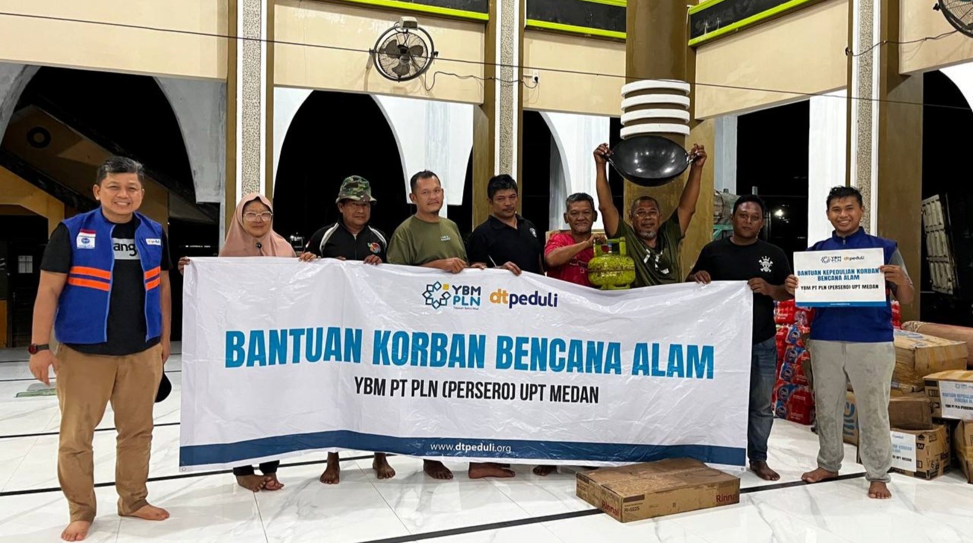 Menembus Lumpur Aceh di Saat Dapur Tak Lagi Menyala, YBM PLN dan DT Peduli Salurkan Bantuan Warga Pascabanjir