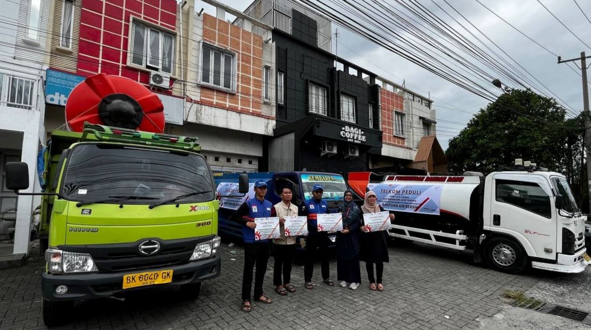 Hadapi Krisis Air Bersih, DT Peduli dan Telkom Indonesia Salurkan Dua Tangki Air dan Dirikan Posko Kesehatan di Aceh Tamiang