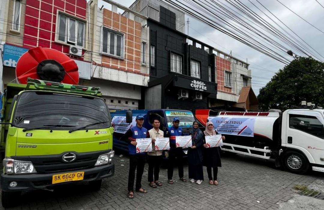 Hadapi Krisis Air Bersih, DT Peduli dan Telkom Indonesia Salurkan Dua Tangki Air dan Dirikan Posko Kesehatan di Aceh Tamiang