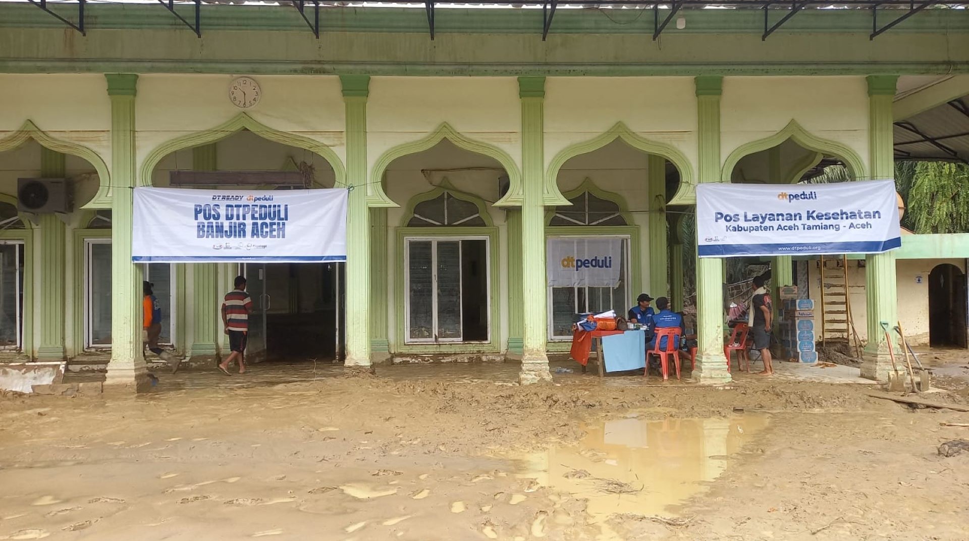 Akses Sulit dan Lumpur Tebal, DT Peduli Dirikan Pos Tangguh dan Layani Warga di Aceh Tamiang 