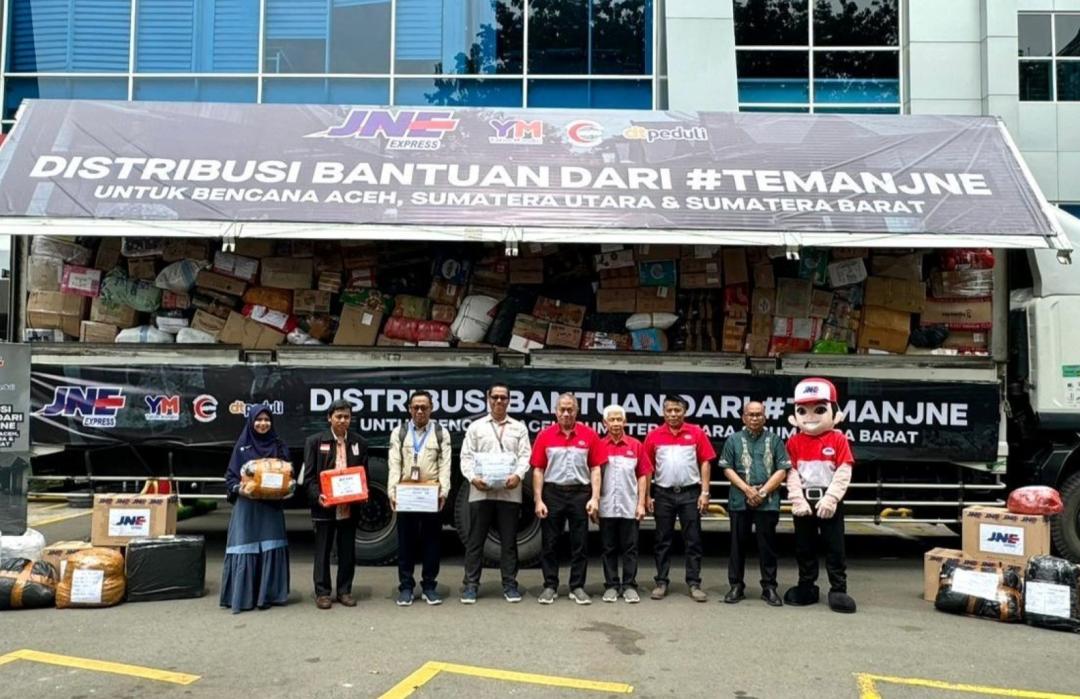 DT Peduli dan JNE Berangkatkan 500 Ton Bantuan untuk Penyintas Banjir dan Longsor di Sumatera