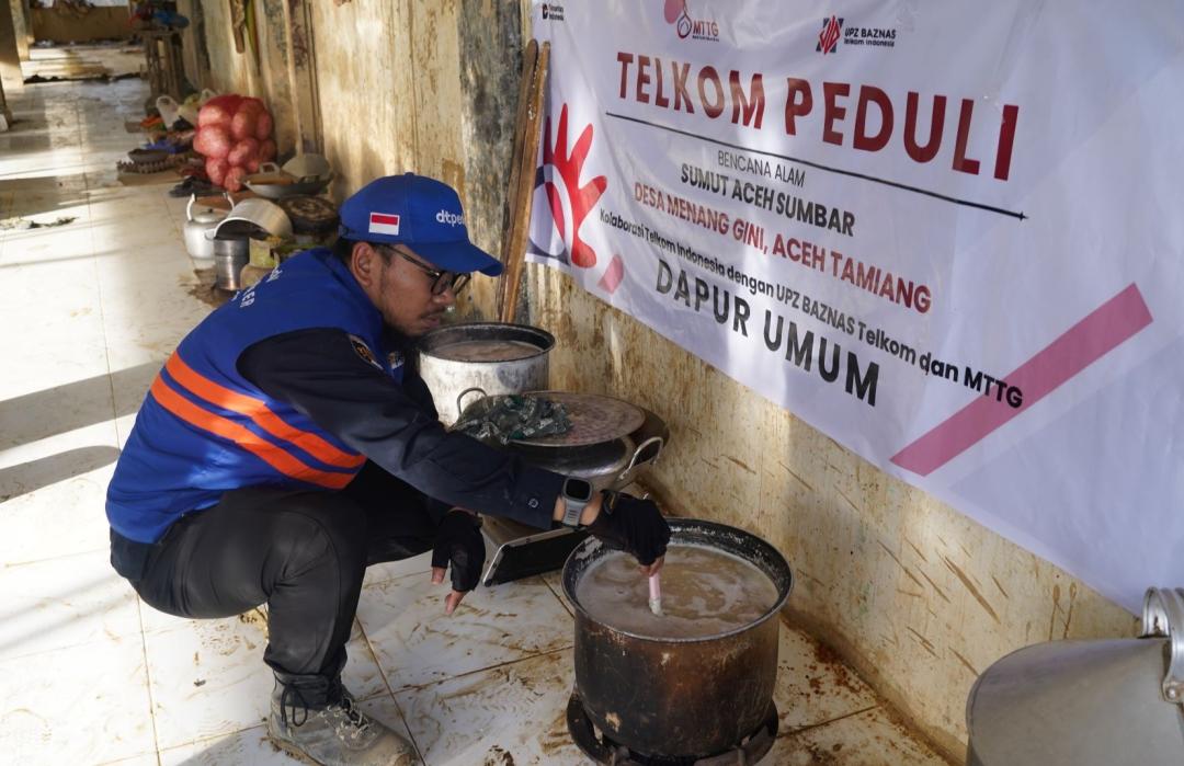Warga Aceh Tamiang Terpaksa Konsumsi Beras Berlumpur, DT Peduli dan Telkom Dirikan Dapur Umum 