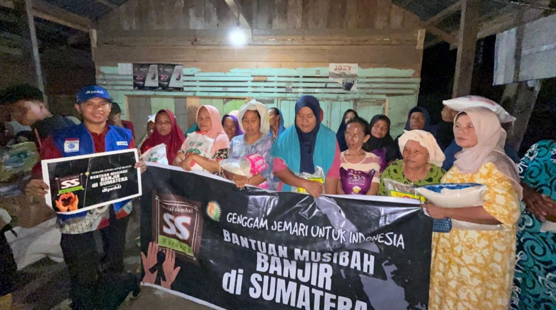 DT Peduli Bersama Warung Spesial Sambal Salurkan Bantuan untuk Warga Terdampak Bencana di Tapanuli Tengah 