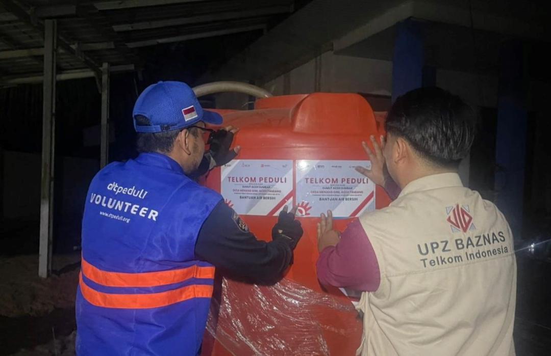 Akses Sulit dan Lumpur Parah, Telkom Bersama DT Peduli Salurkan Air Bersih untuk Korban Bencana di Dua Desa Aceh Tamiang 