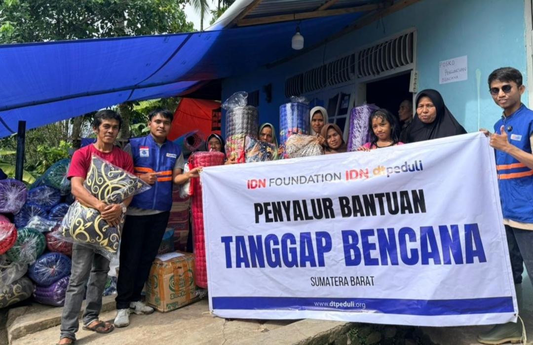 IDN Media dan DT Peduli Salurkan Toren Air dan Logistik Mendesak untuk 77 KK Korban Longsor di Agam 