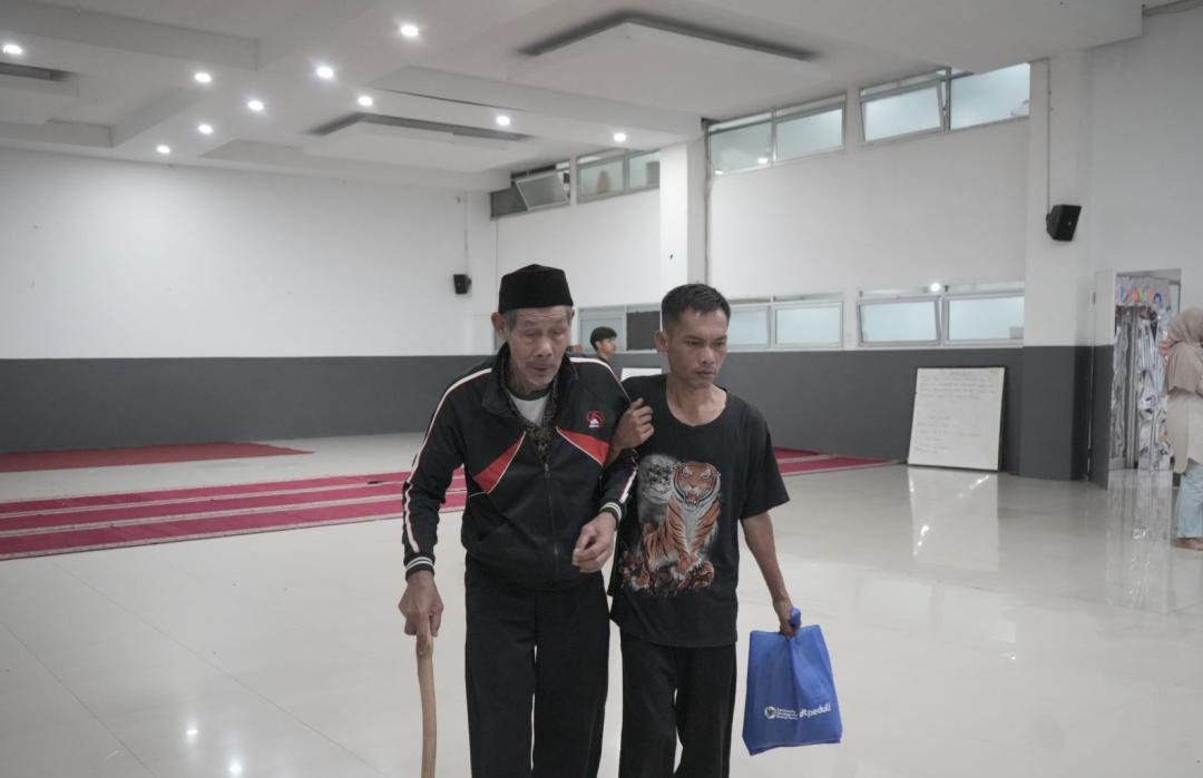 Hadirkan Keberkahan Milad DT ke-35, DT Peduli Salurkan 500 Paket Sembako 