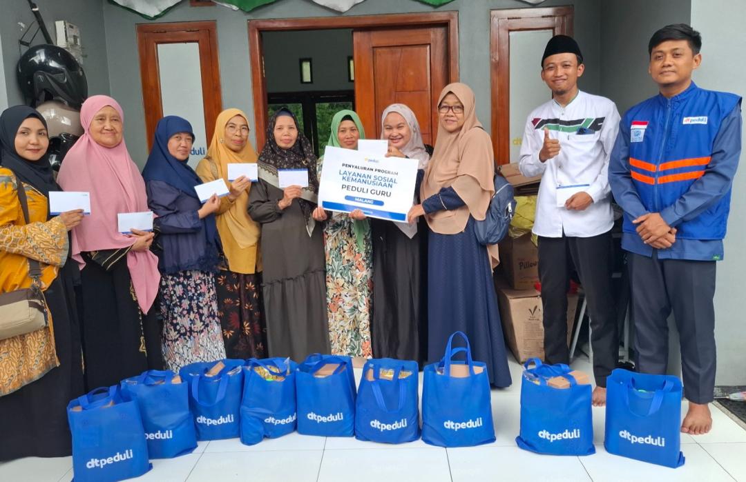 Peringati Hari Guru, DT Peduli Malang Salurkan Sembako dan Santunan untuk Guru Ngaji di Polehan
