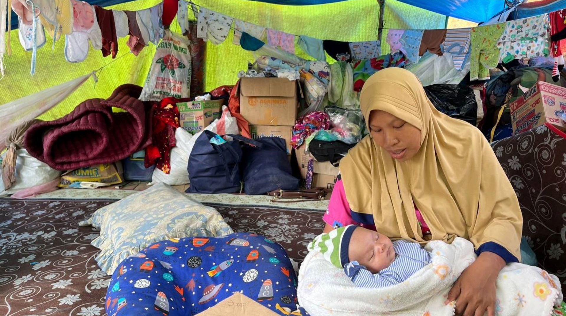 Tangisan Bayi dan Keteguhan Ibu Muda di Tenda Pengungsian Rantau Bintang 