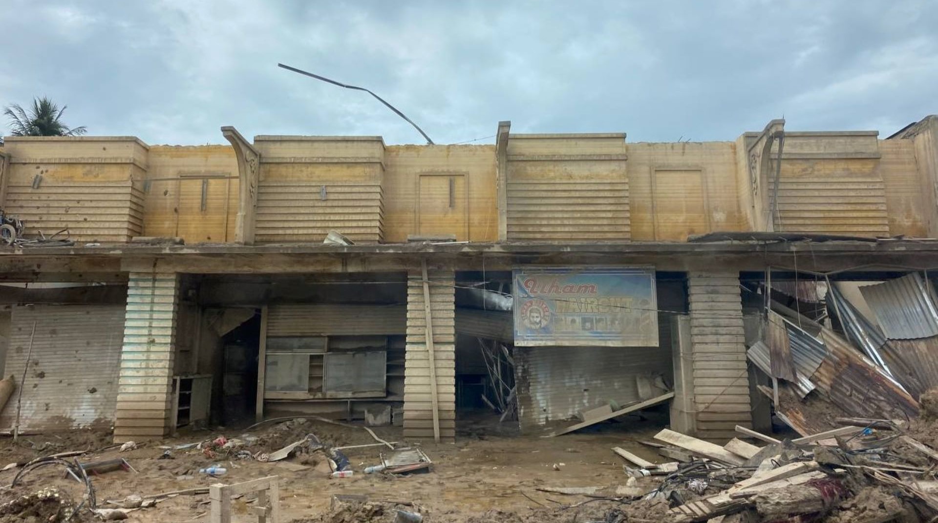 Air Mata Syukur di Tengah Reruntuhan, Bantuan Datang untuk Warga Banjir Aceh Tamiang 