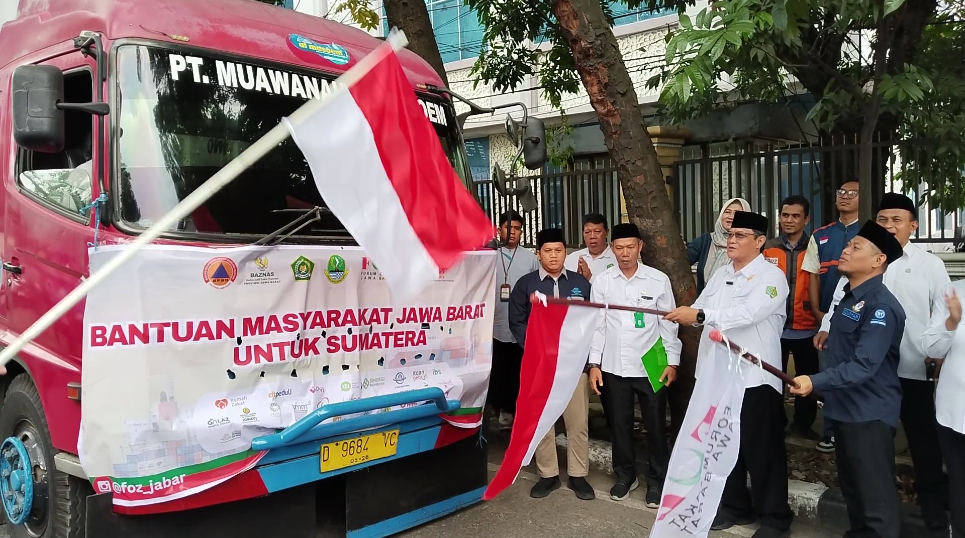 Kanwil Kemenag dan FOZ Jabar Lepas Bantuan Bencana Sumatera Senilai Rp6 Miliar 