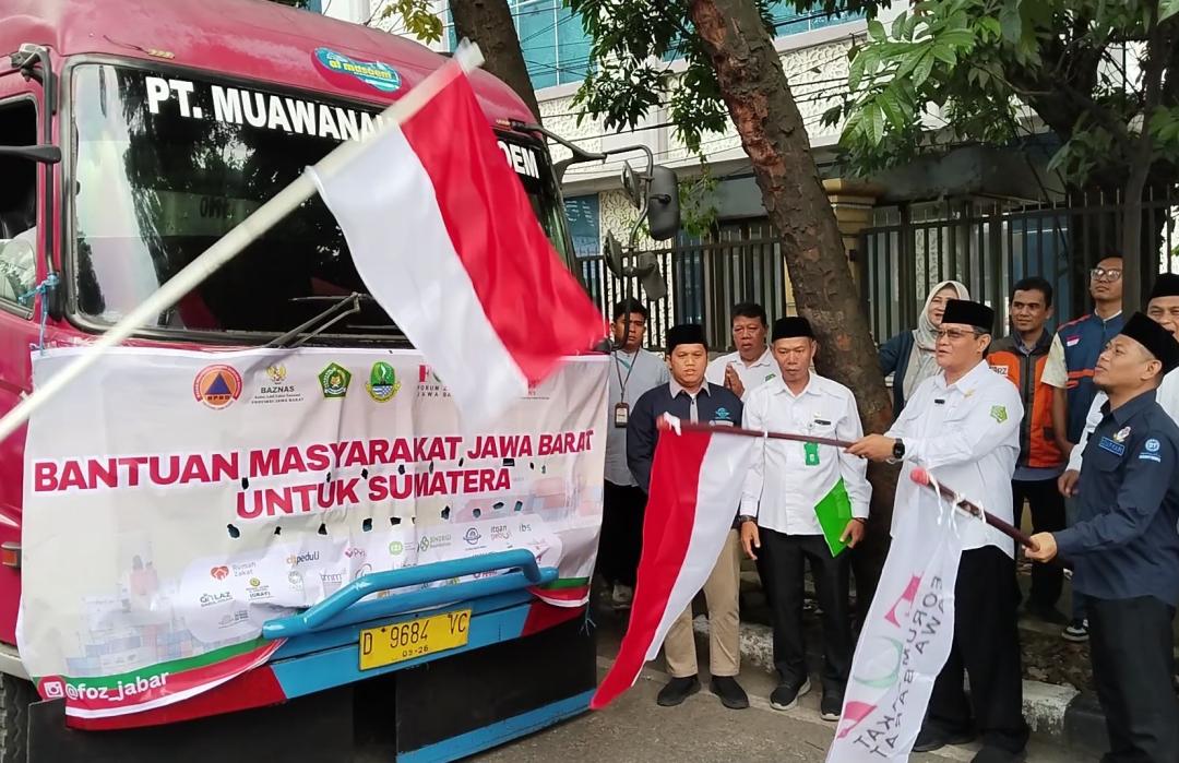 Kanwil Kemenag dan FOZ Jabar Lepas Bantuan Bencana Sumatera Senilai Rp6 Miliar 