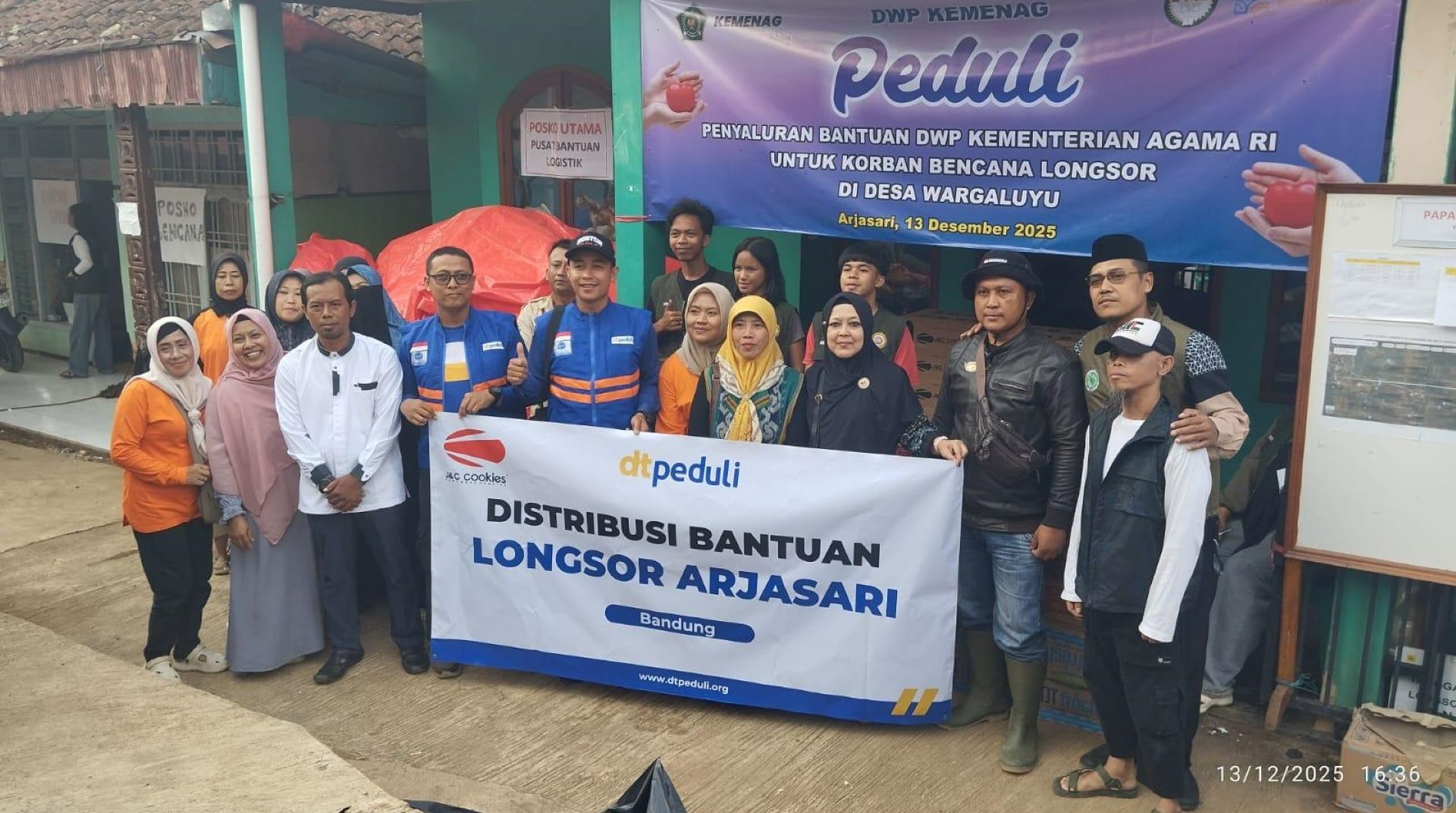 DT Peduli Bersama Koordinator Donatur Bandung Selatan Salurkan Bantuan untuk Korban Longsor Arjasari 