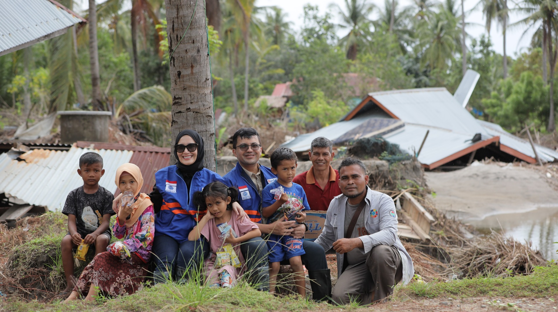 DT Peduli Bersama Sahrul Gunawan dan Dine Mutiara Salurkan 350 Paket Bantuan di Dua Desa Bireuen 