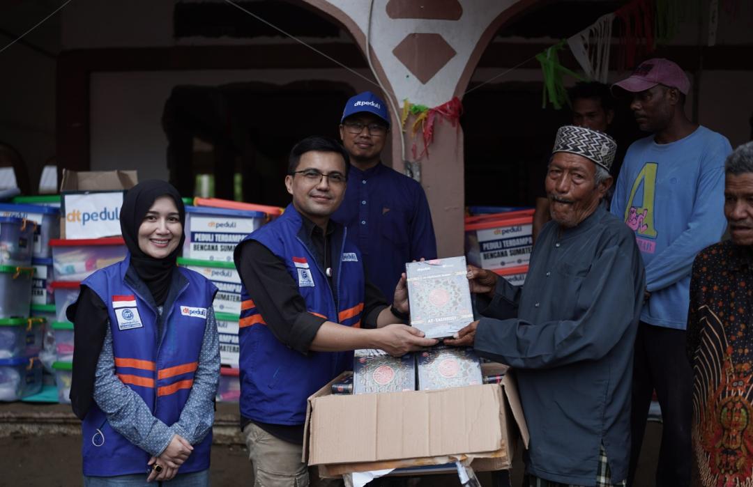 DT Peduli Bersama Sahrul Gunawan dan Dine Mutiara Salurkan 150 Paket Bantuan di Pidie Jaya 