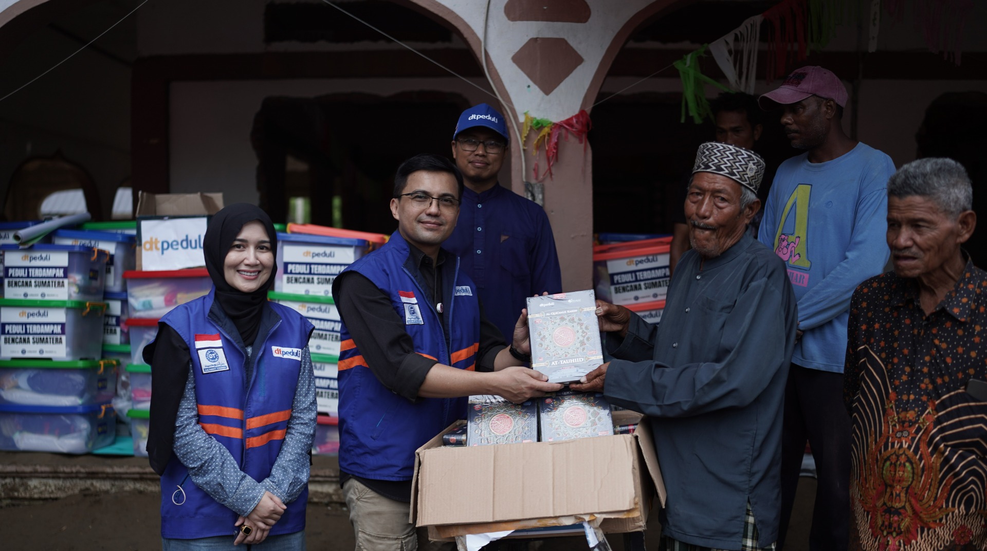 DT Peduli Bersama Sahrul Gunawan dan Dine Mutiara Salurkan 150 Paket Bantuan di Pidie Jaya 