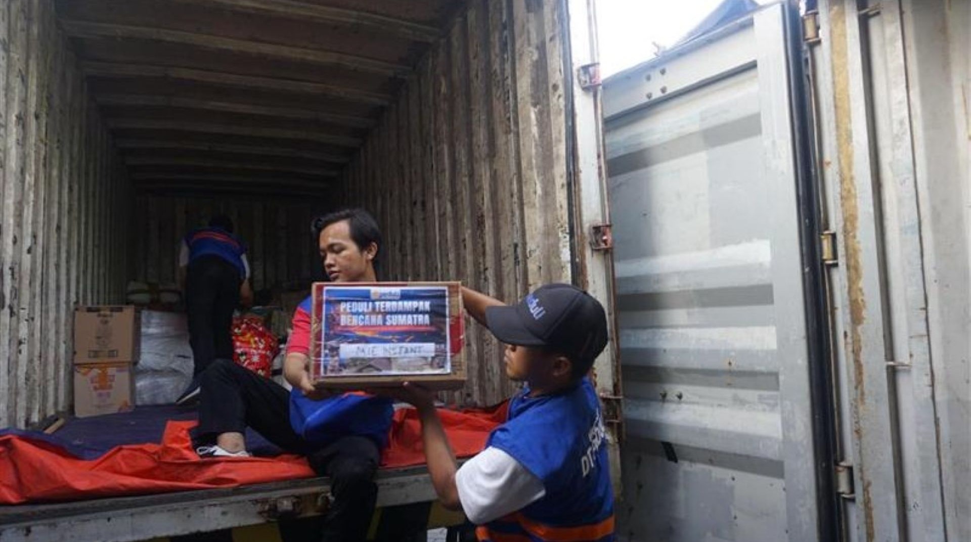FOZ Jatim Kirim 103 Ton Bantuan untuk Korban Banjir Sumatera, DT Peduli Ambil Peran Strategis 