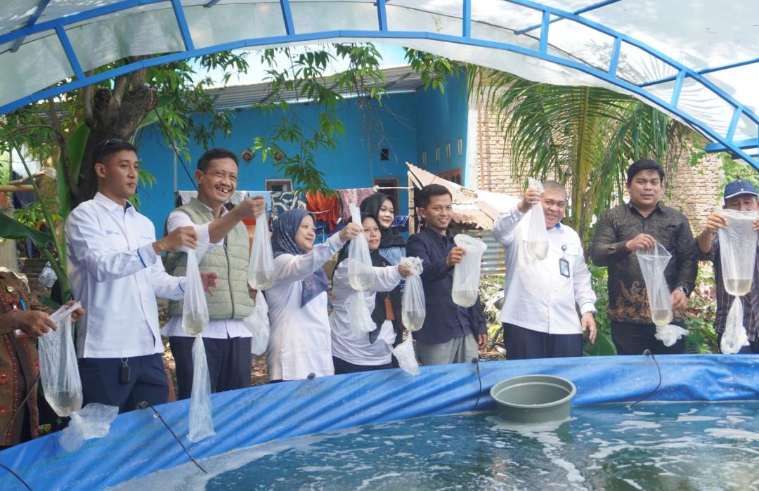 Optimalkan Potensi Ekspor, Pelindo Regional 4 dan DT Peduli Tabur 100.000 Bibit Udang Windu di Lakkang 