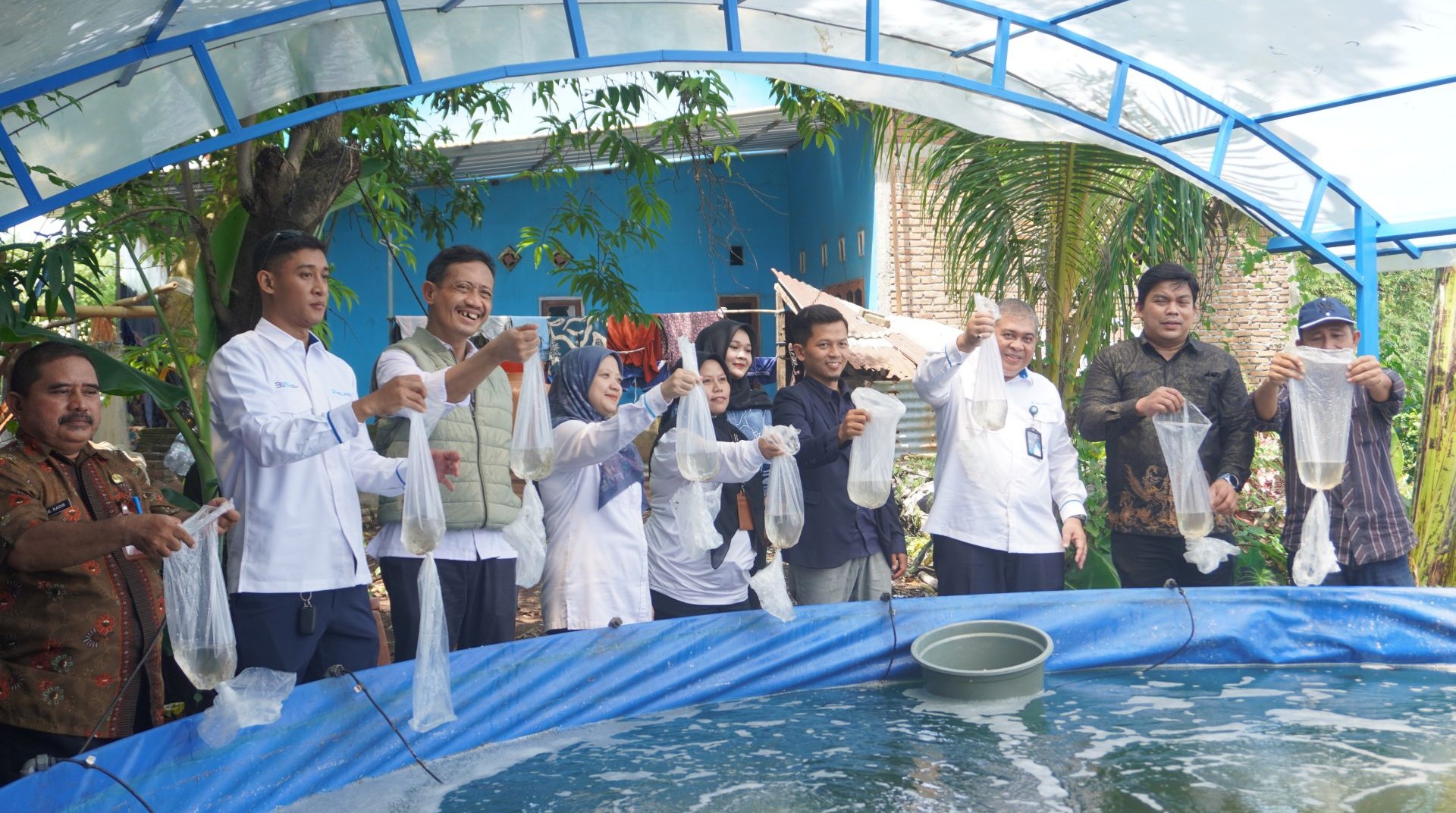 Optimalkan Potensi Ekspor, Pelindo Regional 4 dan DT Peduli Tabur 100.000 Bibit Udang Windu di Lakkang 