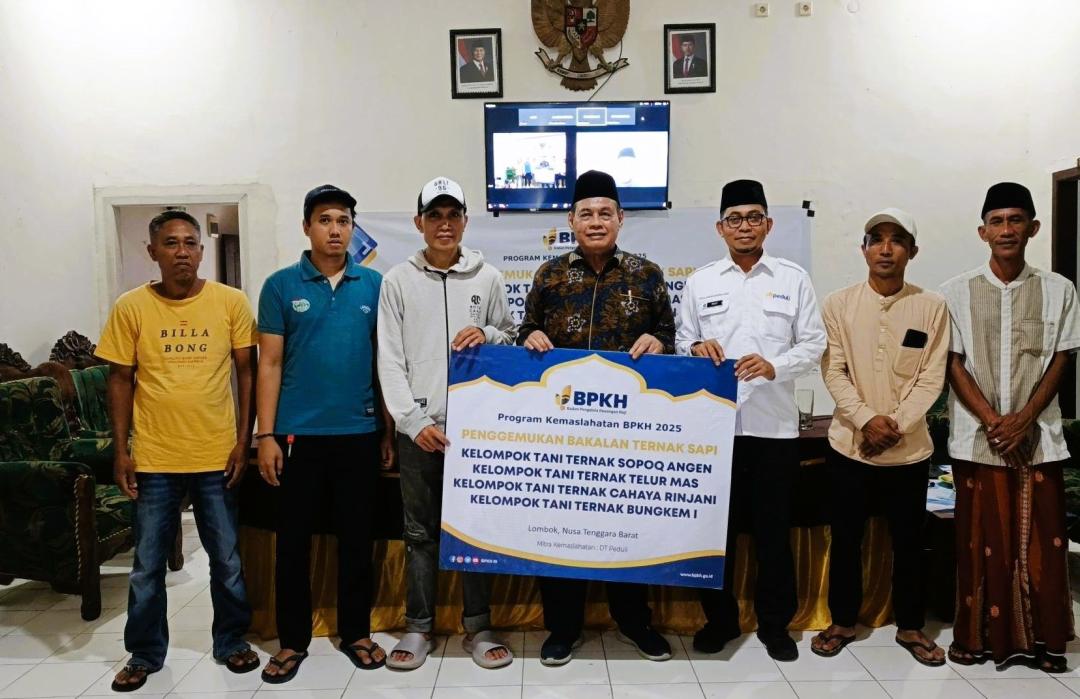 Program Kemaslahatan BPKH, BPKH dan DT Peduli Serahkan Bantuan Penggemukan Sapi di Lombok Tengah 