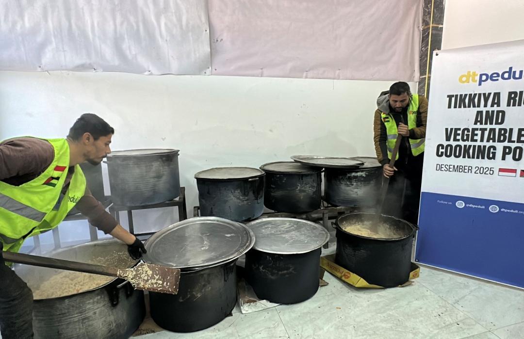 Tiada Jeda di Tengah Lapar, Dapur Umum DT Peduli Hangatkan Harapan Warga Gaza 