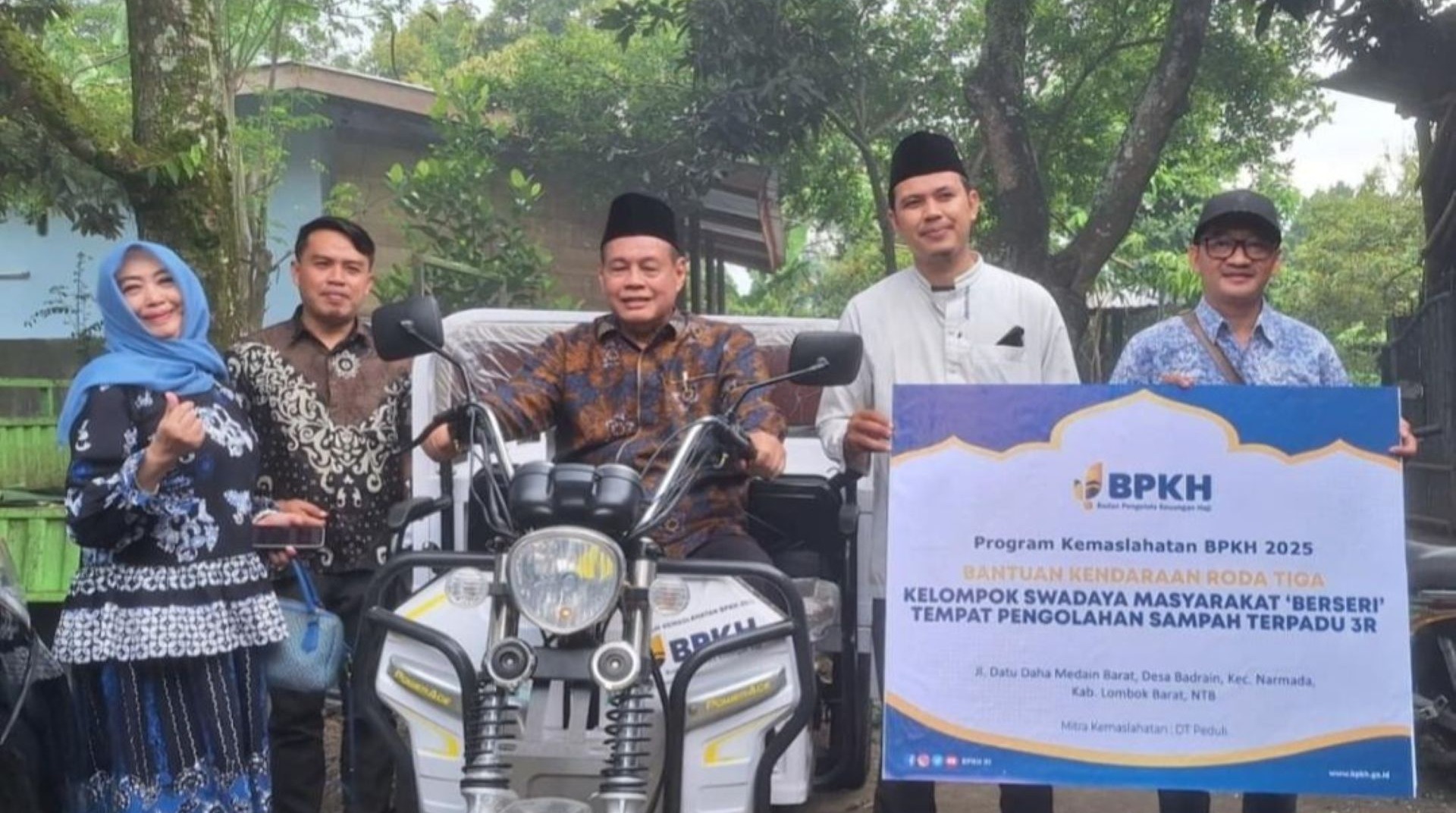 Tingkatkan Ekonomi Lokal, BPKH dan DT Peduli Salurkan Bantuan Motor Roda Tiga serta Ternak Sapi 