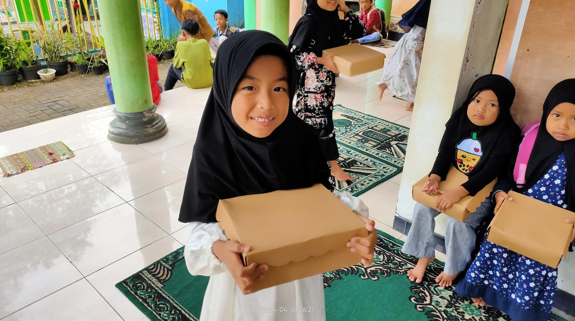 DT Peduli Malang Salurkan Paket Makanan Berbuka di Penghujung Ramadhan