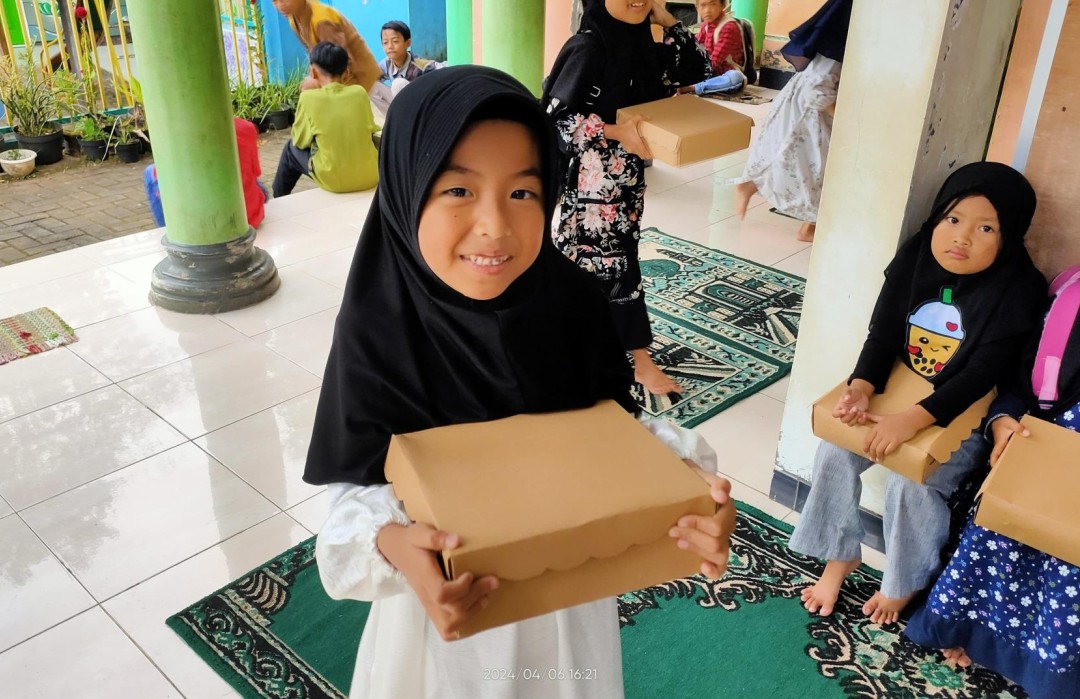 DT Peduli Malang Salurkan Paket Makanan Berbuka di Penghujung Ramadhan