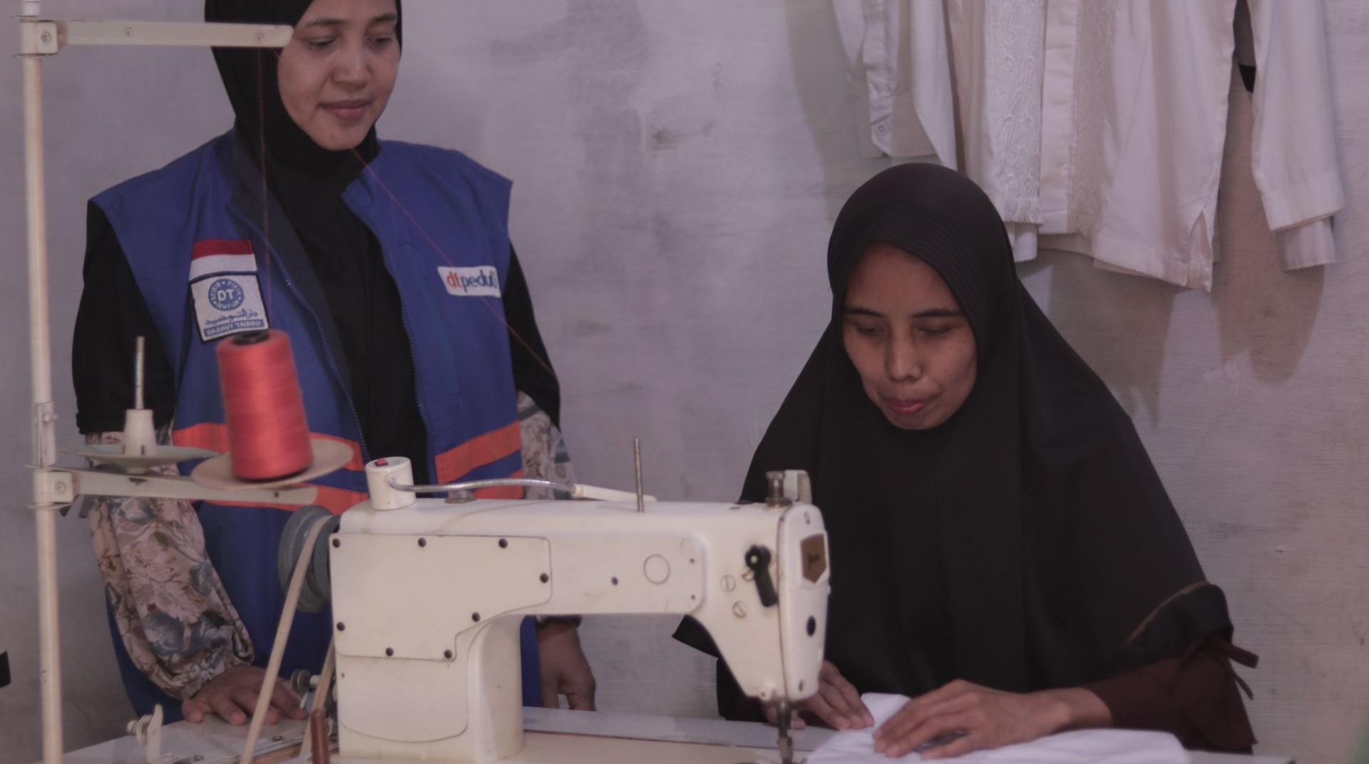 Mesin Jahit, Harapan Baru Yayat untuk Keluarga 