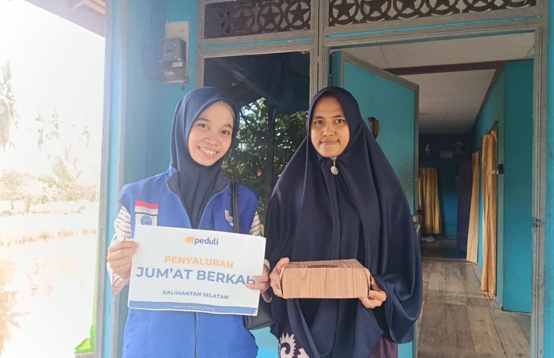 Seberangi Sungai Barito, 150 Paket Nasi "Jumat Berkah" Menyapa Warga Pelosok Jelapat 