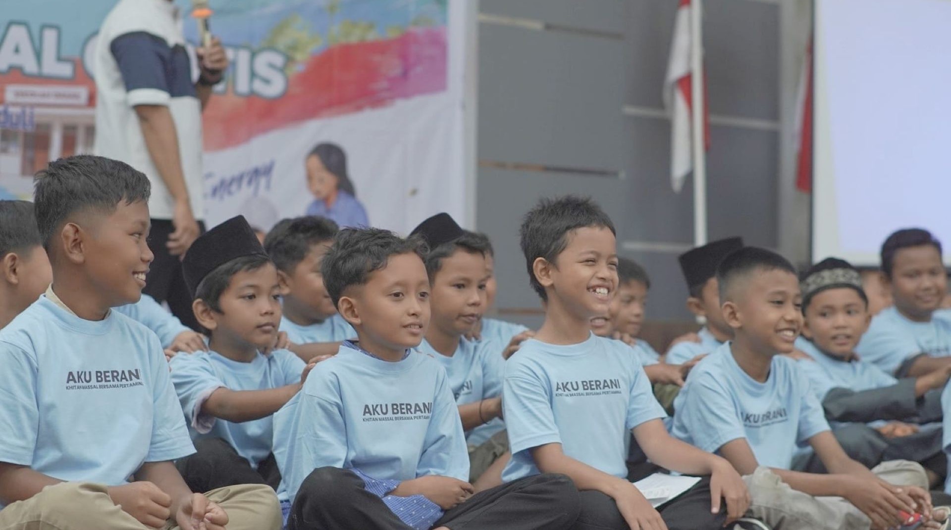 Pertamina Gas dan DT Peduli Riau Gelar Khitanan Massal Gratis Serta Salurkan Bantuan Sarana Ibadah di Mandau 