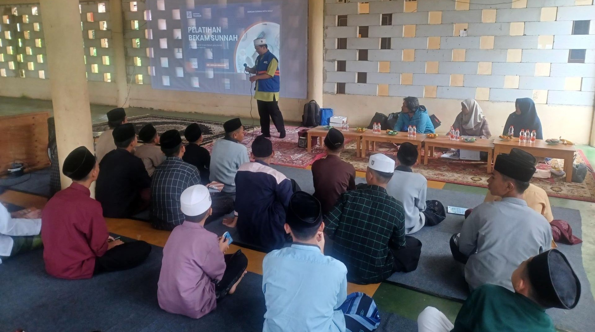 Bekali Santri Keterampilan Thibbun Nabawi, DT Peduli Bogor Gelar Pelatihan Bekam di PTQ Pondok Bambu 