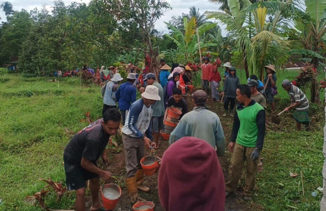 Bahu-membahu Membangun Jalan, DT Peduli dan MPZ Palasmasta Benahi Akses SMA Ash Shiddiq 