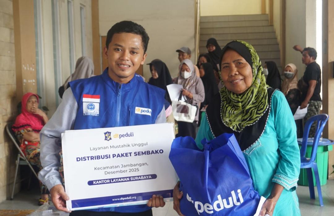 Ringankan Beban Warga Karah, DT Peduli Salurkan 75 Paket Sembako di Akhir Tahun 