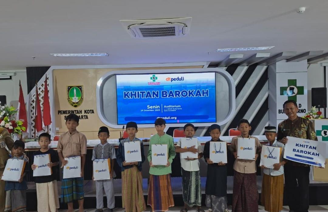 Ringankan Beban Orang Tua, DT Peduli Solo dan RSUD Bung Karno Gelar Khitan Barokah 