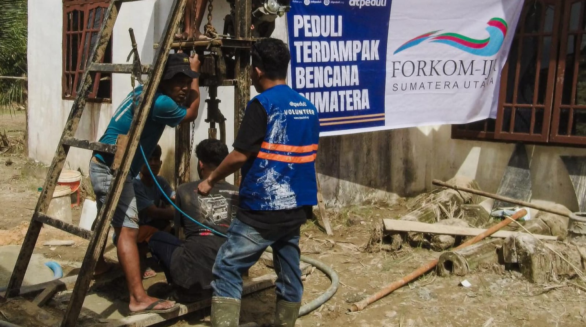DT Peduli Sumut dan FORKOM IJK Bangun MCK dan Sumur Bor 