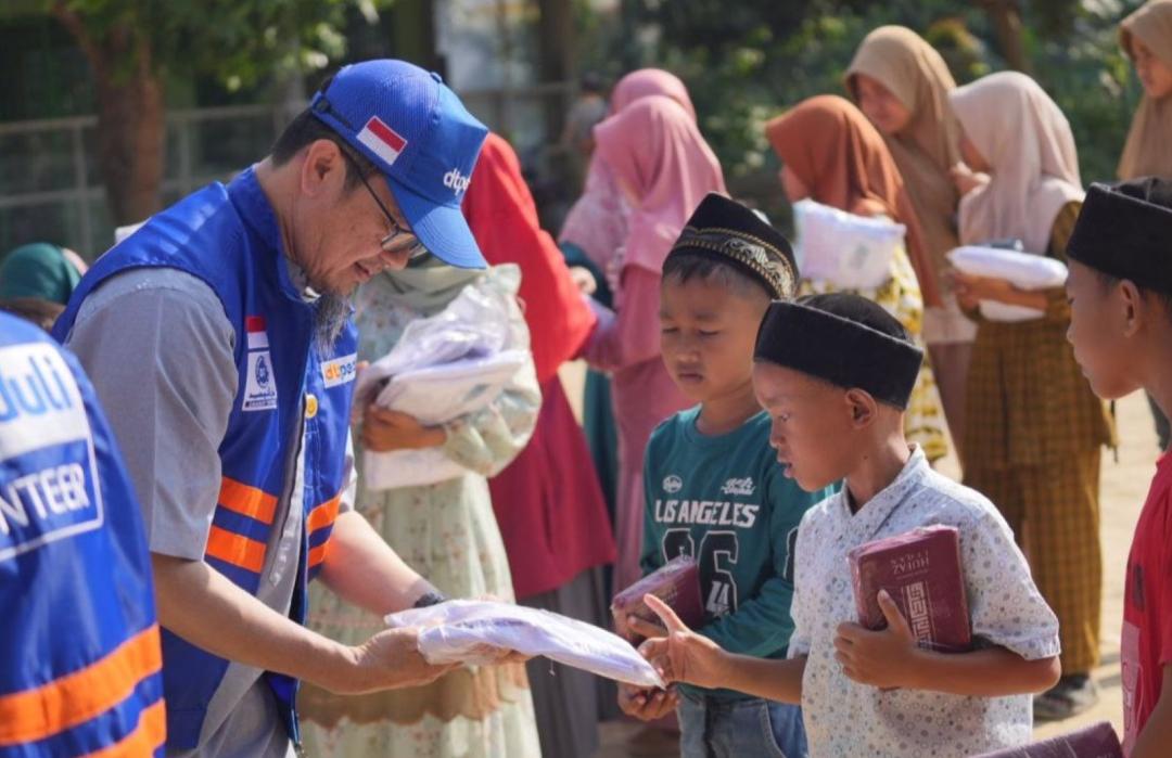 Pulihkan Semangat Belajar, DT Peduli Salurkan 300 Al-Qur'an dan Paket Perlengkapan Sekolah untuk Penyintas Banjir Aceh Tamiang 