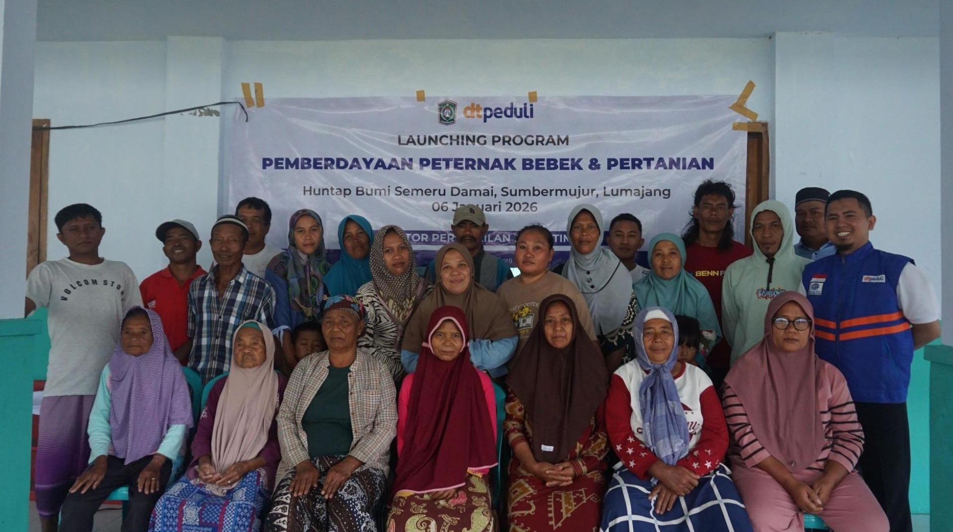 Dorong Kemandirian Warga Huntap Lumajang, DT Peduli Luncurkan Program Peternakan Bebek 