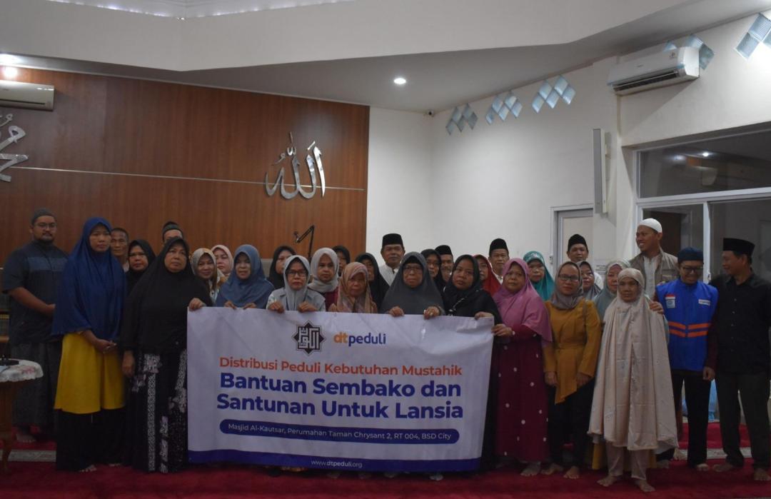 Bersama Masjid Al-Kautsar BSD City, DT Peduli Banten Salurkan Sembako dan Santunan Lansia 