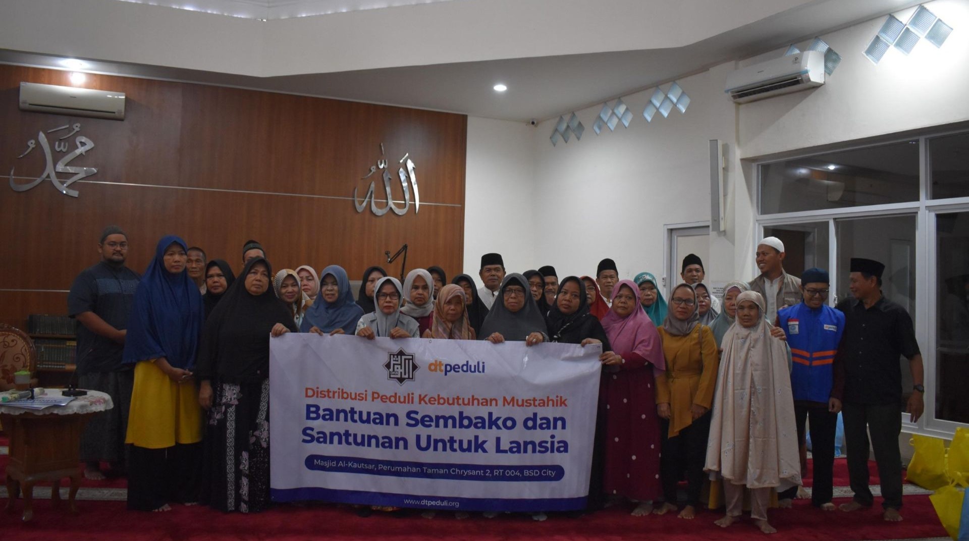 Bersama Masjid Al-Kautsar BSD City, DT Peduli Banten Salurkan Sembako dan Santunan Lansia 