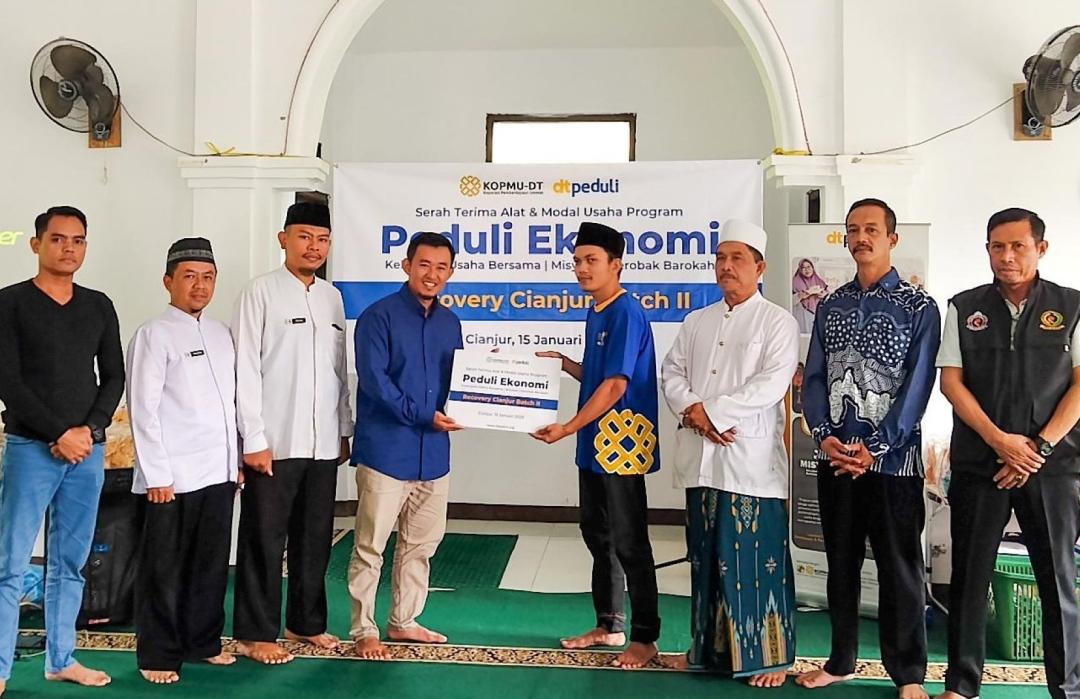 Akselerasi Pemulihan Pascagempa, DT Peduli Salurkan Modal Usaha Batch 2 untuk Warga Cianjur 