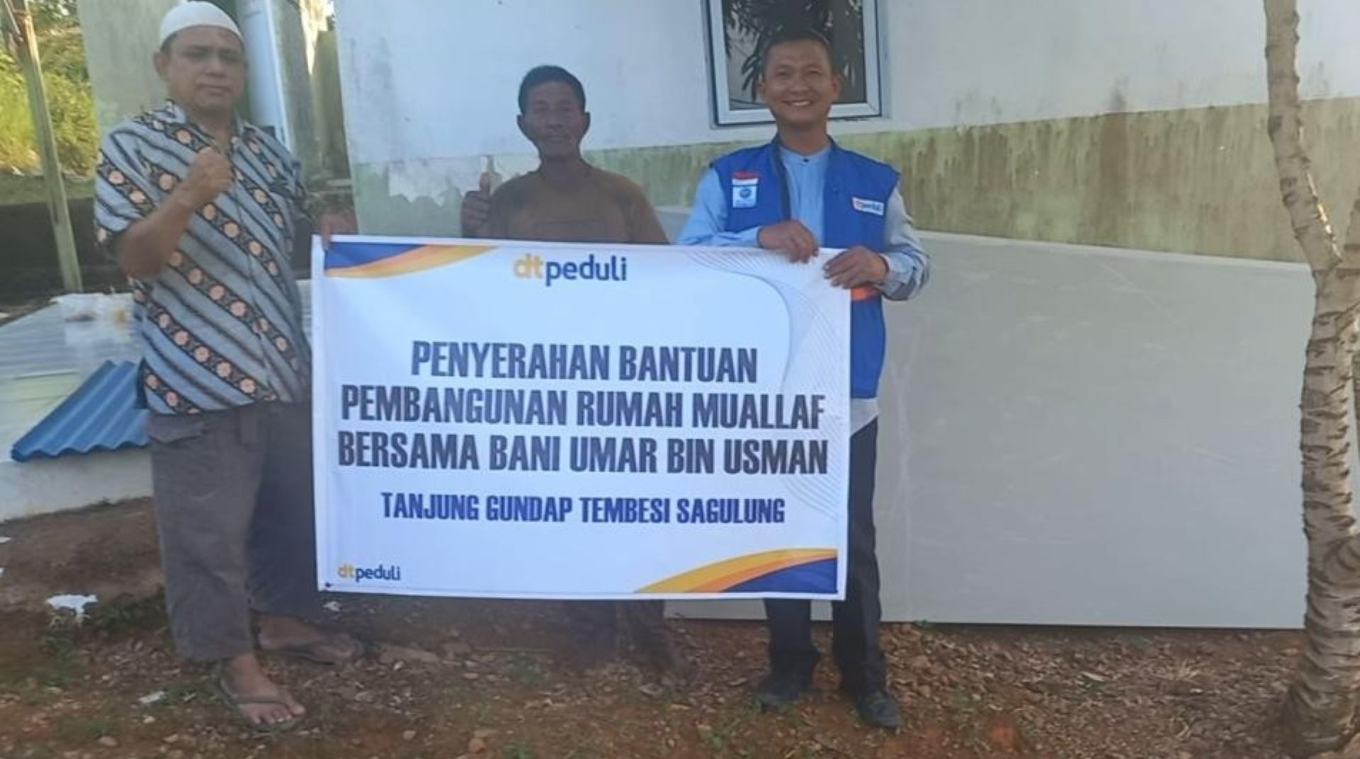 Kuatkan Mualaf Suku Laut, DT Peduli Kepri Salurkan Bantuan Bahan Bangunan 