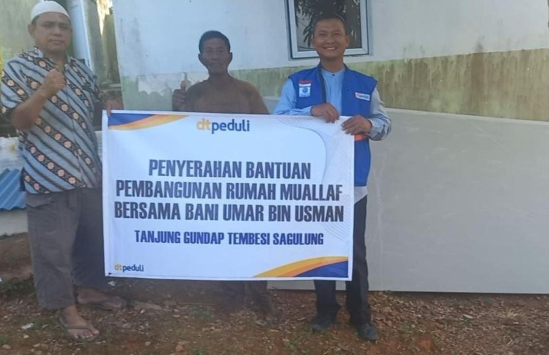 Kuatkan Mualaf Suku Laut, DT Peduli Kepri Salurkan Bantuan Bahan Bangunan 