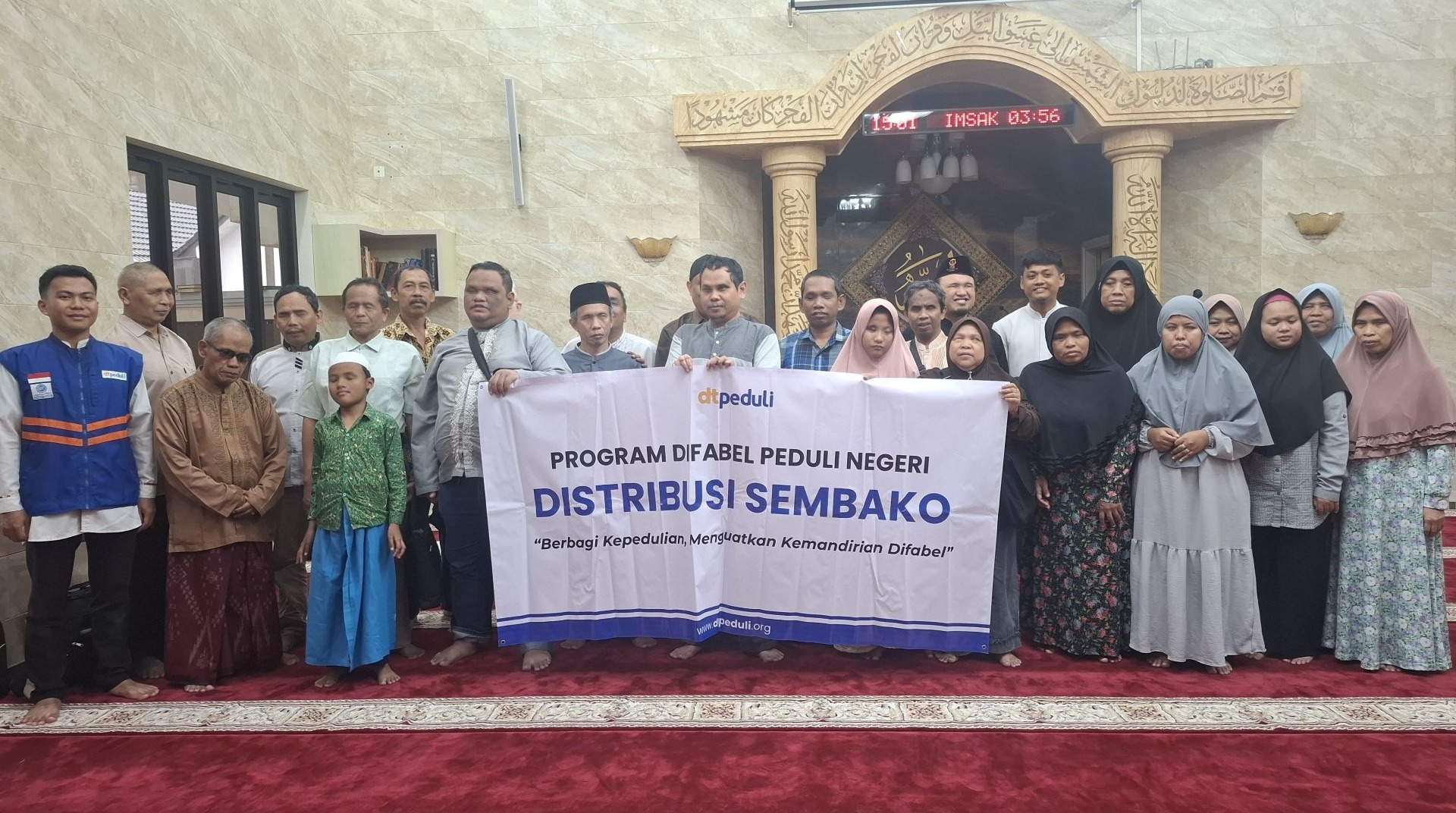 Dukung Semangat Disabilitas Mengaji, DT Peduli Malang Salurkan Sembako dan Dana Operasional Griya Quran 