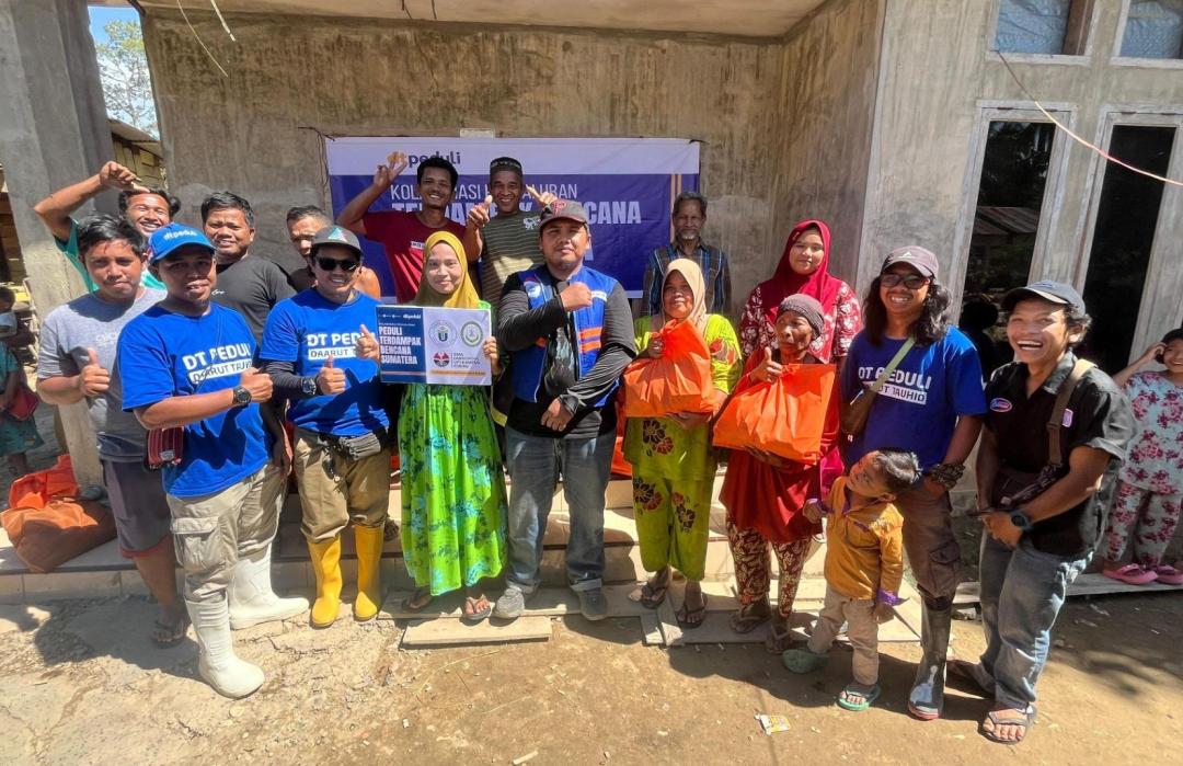 Bersama FORKOM IJK, DT Peduli Sumut Salurkan Bantuan Tembus Lokasi Banjir Bandang di Bandar Tarutung 